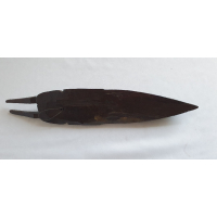 Afrikaans donker bruin houten masker met 2 punten